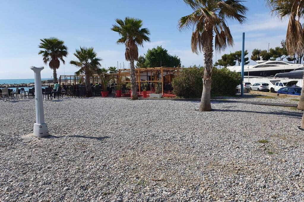 Riviera Sun Standing Studio Villeneuve-Loubet Exteriör bild